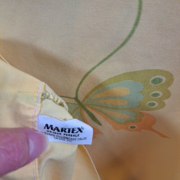 2 Hanae Mori Butterfly Pillowcases Standard Vtg Yellow MCM Retro Hippie 60s 70s - Picture 5 of 11